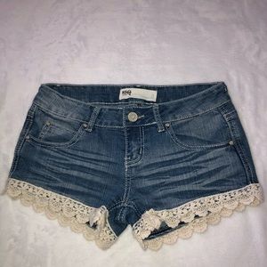 Lace-trimmed Jean shorts